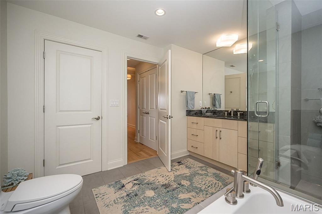 Park Plaza Residential Condo - Residential
