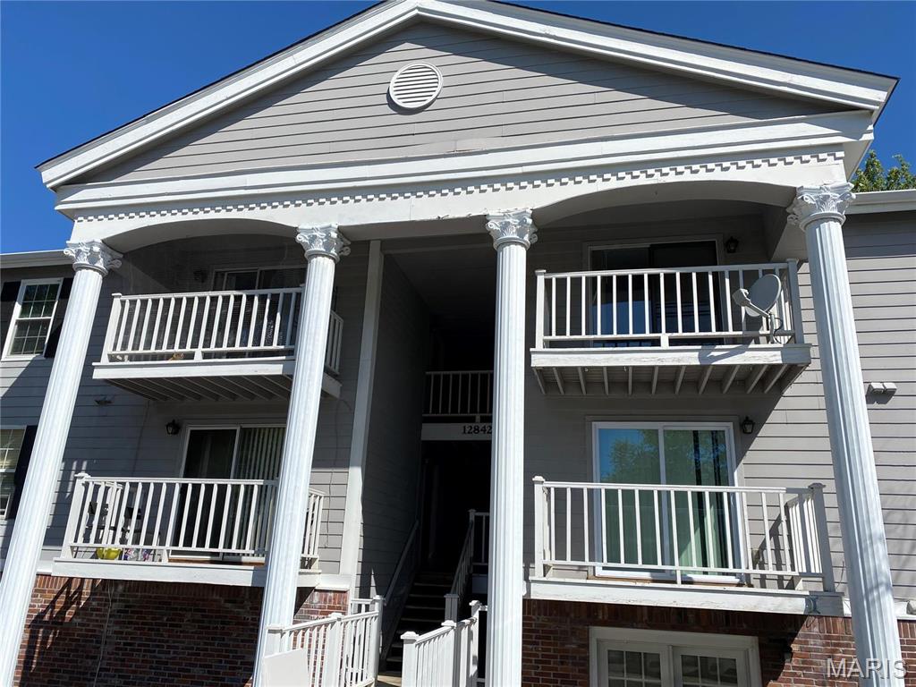 Top Floor Condo with pool!  Great two bed / one bath unit in West County.  Great location with easy access to highway 270 and highway 141.  Parkway schools.  Hard flooring in the main living areas and carpet in both bedrooms.  Covered deck off of the living room.  New washer and dryer in unit and basement storage locker.  Abundant parking.  Quick access to Olive Boulvard with shopping, dining, grocery, healthcare, etc. Location: Upper Level