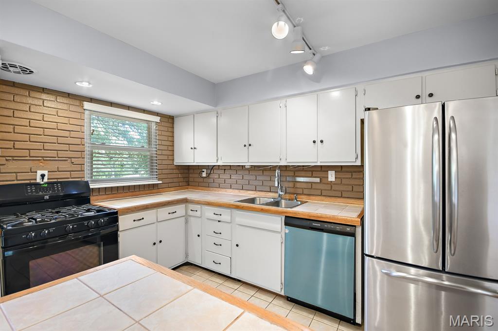 Catalina 3 - Residential Lease