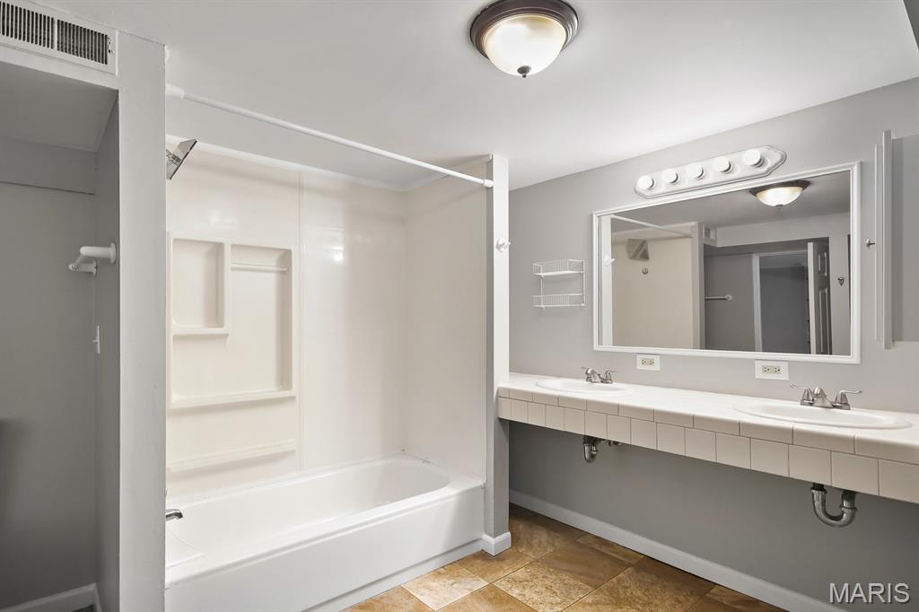 Catalina 3 - Residential Lease