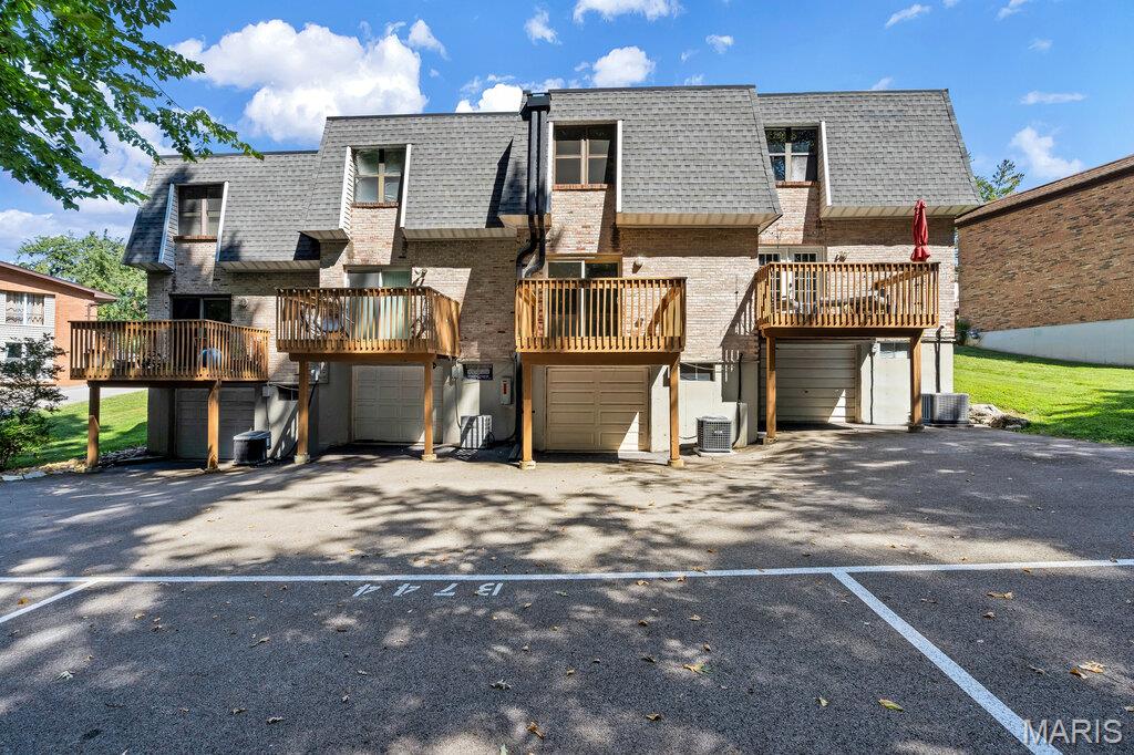 Oakville Commons Condo - Residential