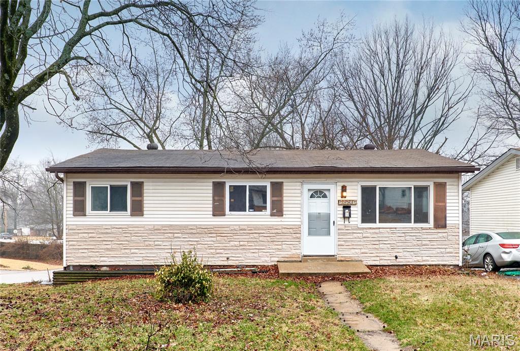 Perfect property to add to your portfolio in St Louis, MO! This home in the Castle Point subdivision is ready for your renter or would make a nice starter home. Home has neutral colors and is ready for you or a renter. Lower level is a walk out and is partially finished. Schedule your showing today!