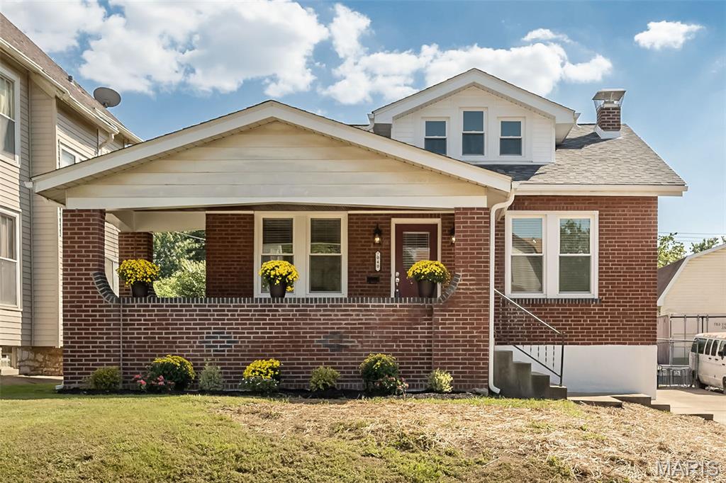 Adorable, professionally rehabbed bungalow in highly sought after Lindenwood Park.  This is an absolute dollhouse with modern updates and lots of charm including stained glass windows.  Gorgeous kitchen with new white shaker cabinets, granite countertops, sink, faucet, etc. and new stainless steel appliances including refrigerator.  Totally updated bath with new ornate ceramic tile, toilet, vanity, etc. Gleaming newly refinished hardwood floors throughout including kitchen.  New neutral paint, light fixtures, doors and trim. New architectural shingle roof. New furnace, a/c and water heater. New electric panel and new plumbing stacks.  New windows. New sewer and water lines from house to street. Level fenced back yard. Great location-super close to parks, restaurants, shopping and major thoroughfares.