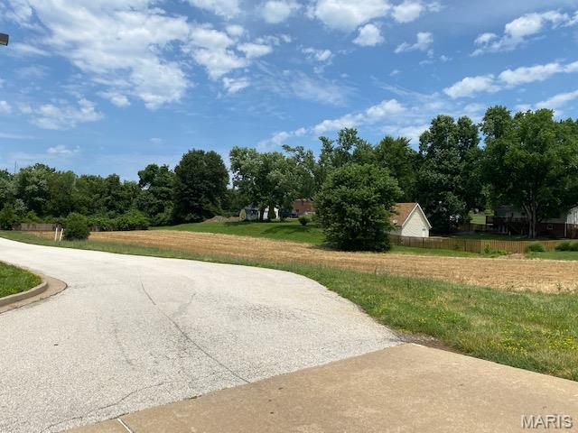 Located on Zumbehl Road just north of Highway 94. Zoned C-2 General Business District. All utilities available at site. Excellent road frontage in prime location. This property is contiguous to QuikTrip. Other businesses in area include New Frontier Bank, Walgreen's, Schnucks, Sams, and The St. Charles City Police. 
Agent is related to owner but is not a principal. Location: High Traffic, Suburban
