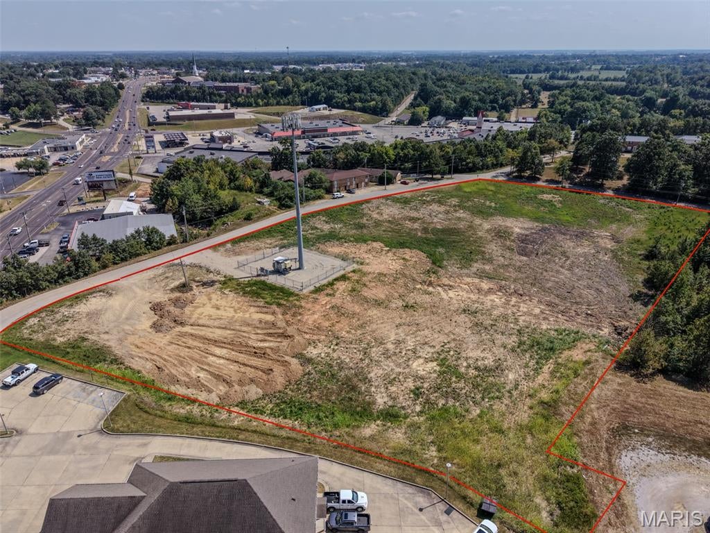 1017 Ridge Ave, Poplar Bluff, MO - 3.5±acre commercial corner lot available in the heart of Poplar Bluff, MO, situated just off high-traffic Westwood Boulevard. Featuring flexible mixed-use potential and full public utility availability, this shovel-ready tract offers ideal corner visibility and dual-road accessibility for retail, office, medical, or multi-family development. Positioned minutes from major regional employers, medical centers, and national retail chains, this prime acreage represents an unmatched development opportunity in Butler County's main commercial corridor.