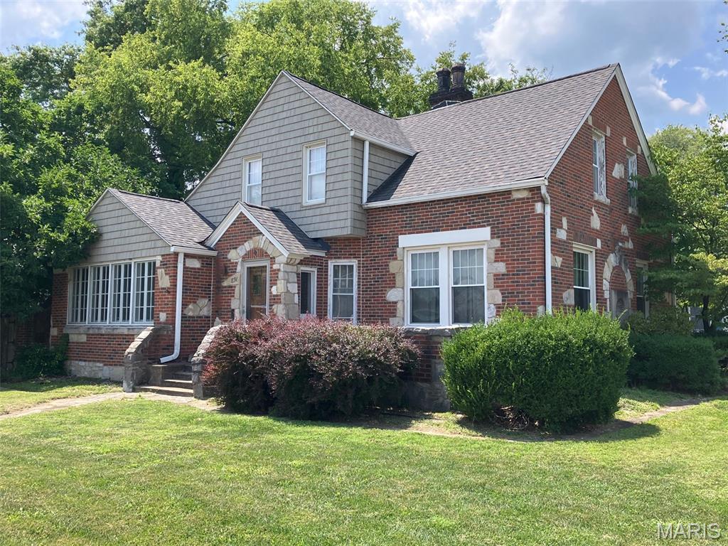 Welcome home to this charming 1.5-story brick and vinyl home nestled on a beautiful corner lot in Carlyle! Boasting excellent curb appeal, this 3-bedroom, 2-bath home offers the perfect blend of character and functionality. Inside, you'll find a spacious layout featuring a cozy den, a dedicated home office, and plenty of room for everyday living and entertaining. Whether you're working from home, relaxing with family, or hosting guests, this home has the versatile space you've been looking for. Don't miss your opportunity to own this well-maintained property in a great location with timeless appeal!