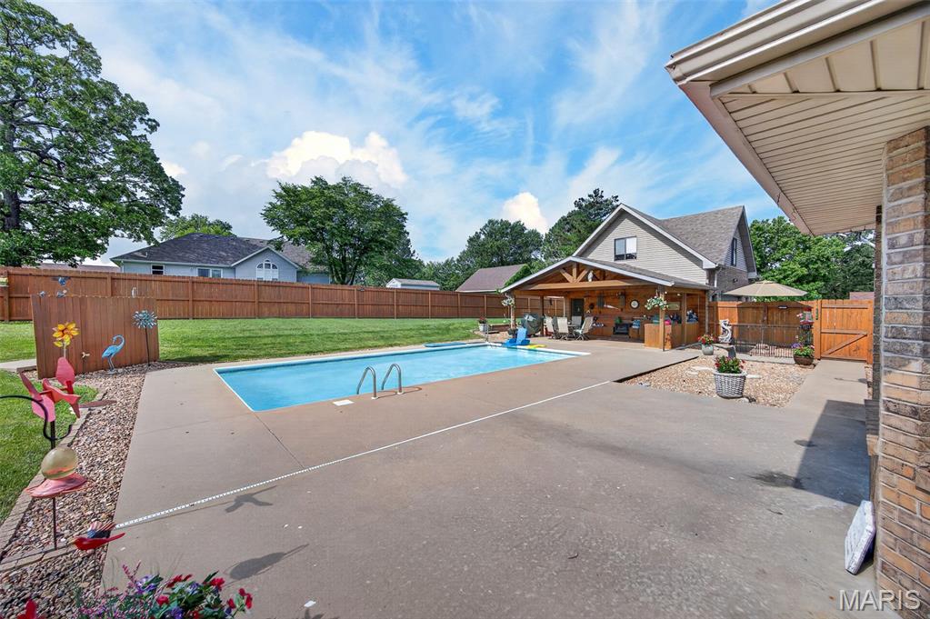Lake Shore Estate - Residential