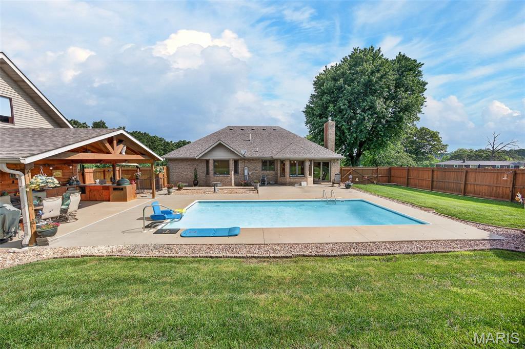 Lake Shore Estate - Residential