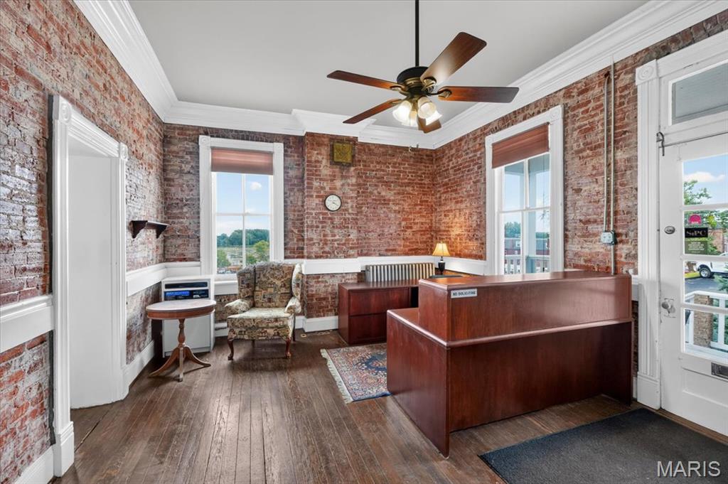 City/Stcharles - Commercial Sale