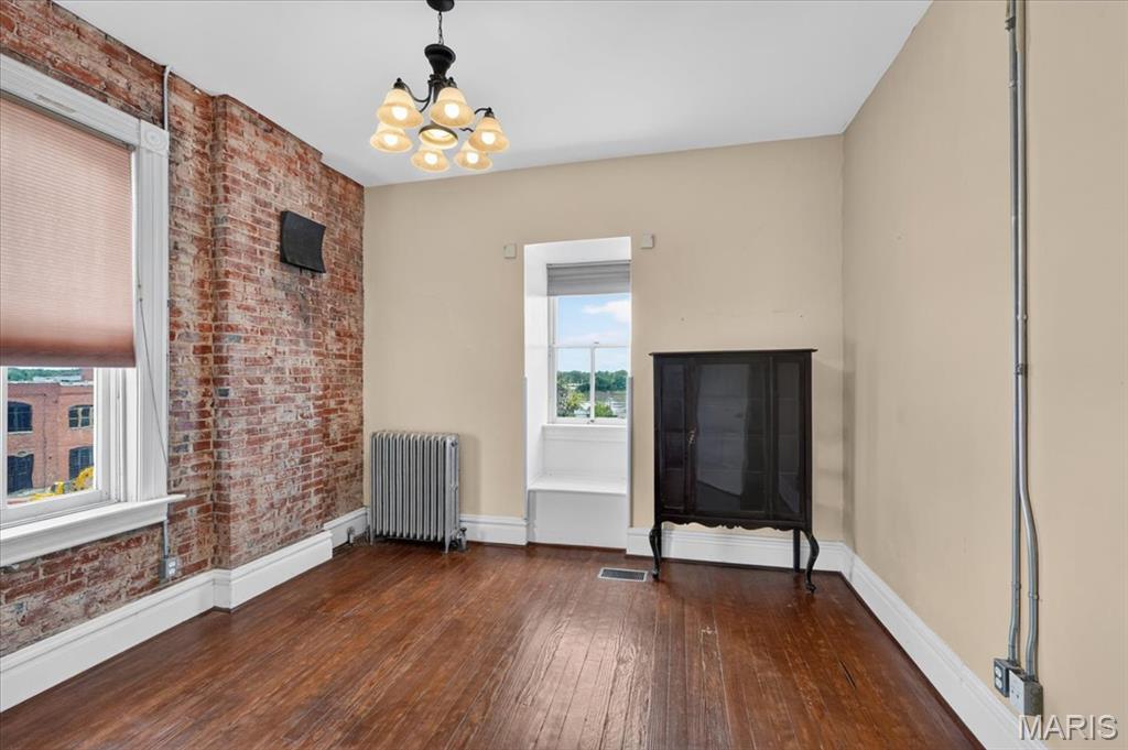 City/Stcharles - Commercial Sale