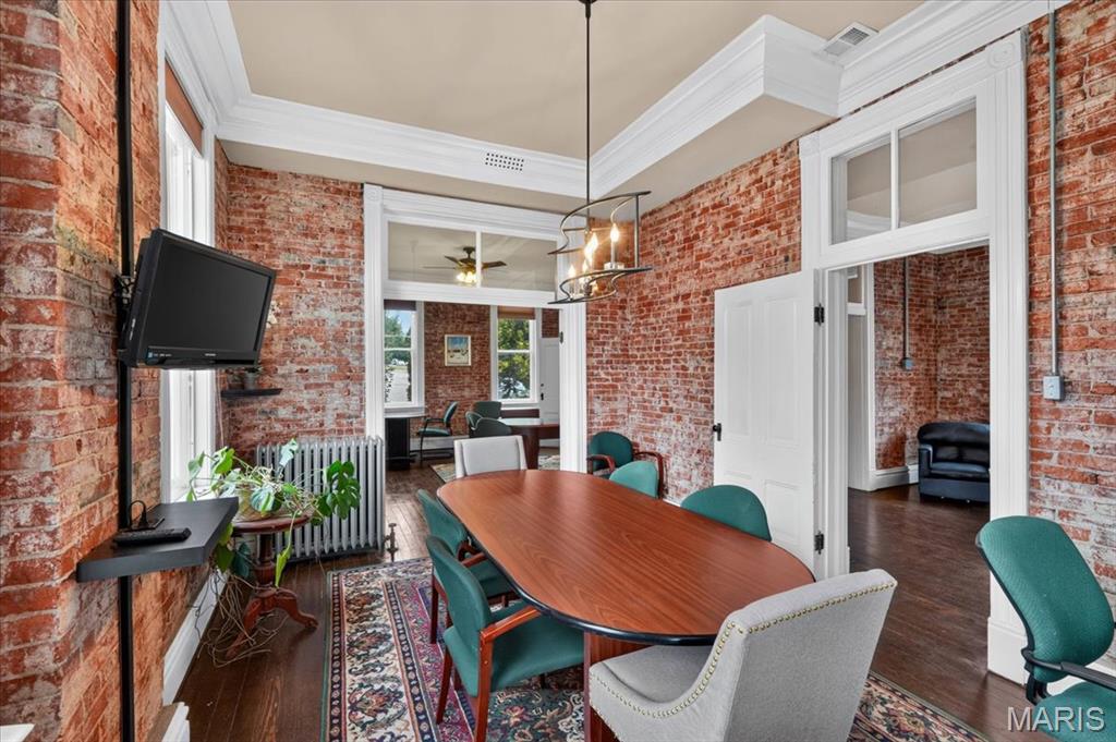 City/Stcharles - Commercial Sale