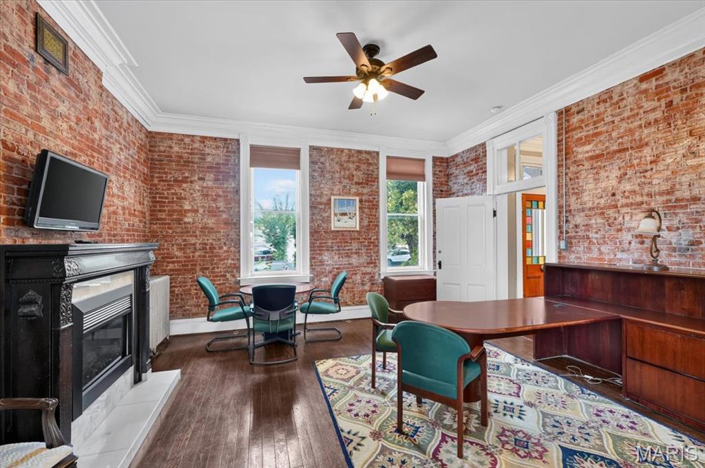 City/Stcharles - Commercial Sale