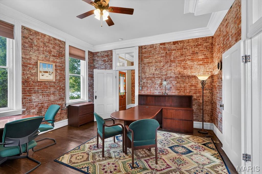 City/Stcharles - Commercial Sale