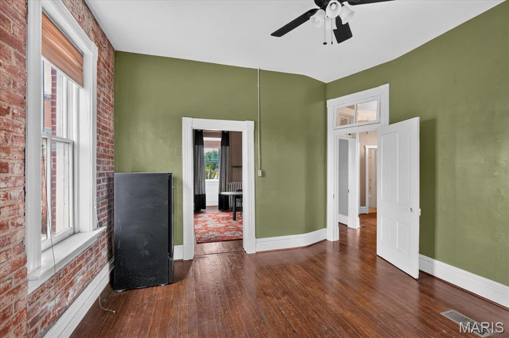 City/Stcharles - Commercial Sale