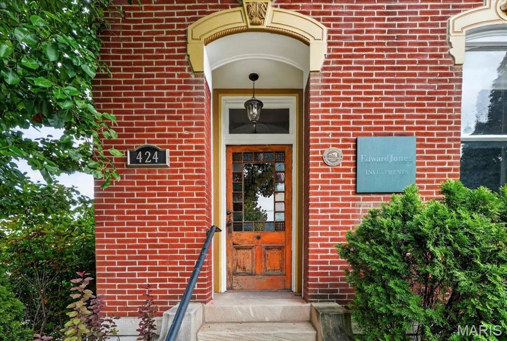 City/Stcharles - Commercial Sale
