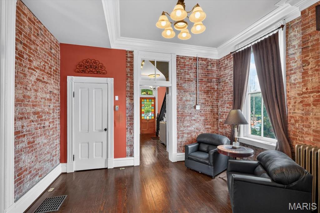 City/Stcharles - Commercial Sale