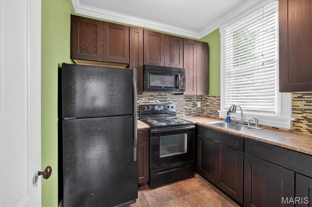 City/Stcharles - Commercial Sale