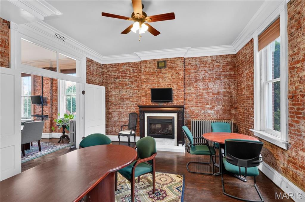 City/Stcharles - Commercial Sale