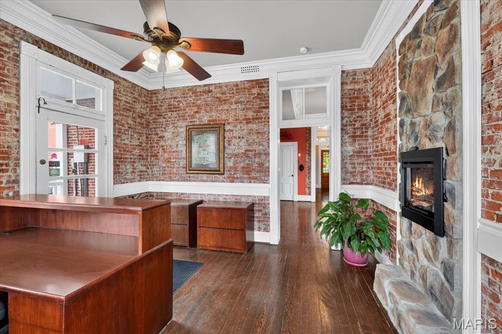City/Stcharles - Commercial Sale