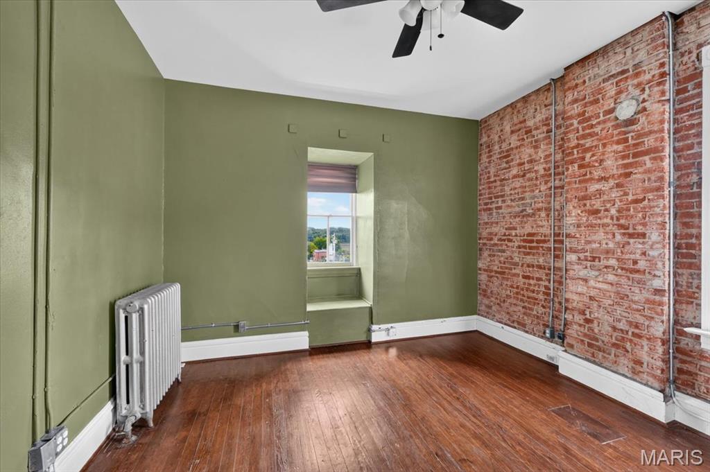 City/Stcharles - Commercial Sale