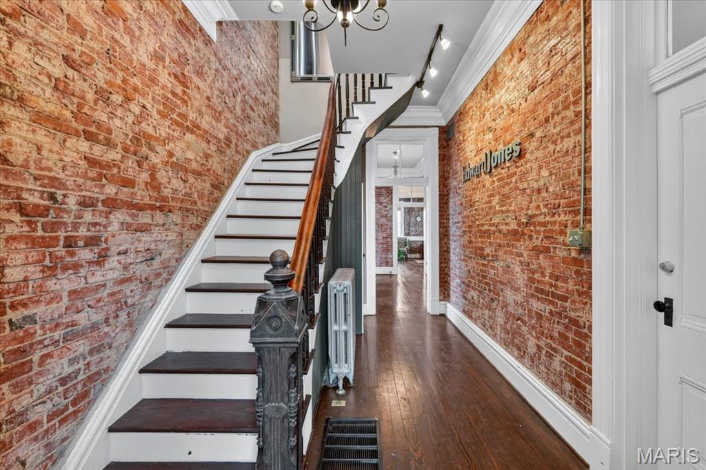 City/Stcharles - Commercial Sale