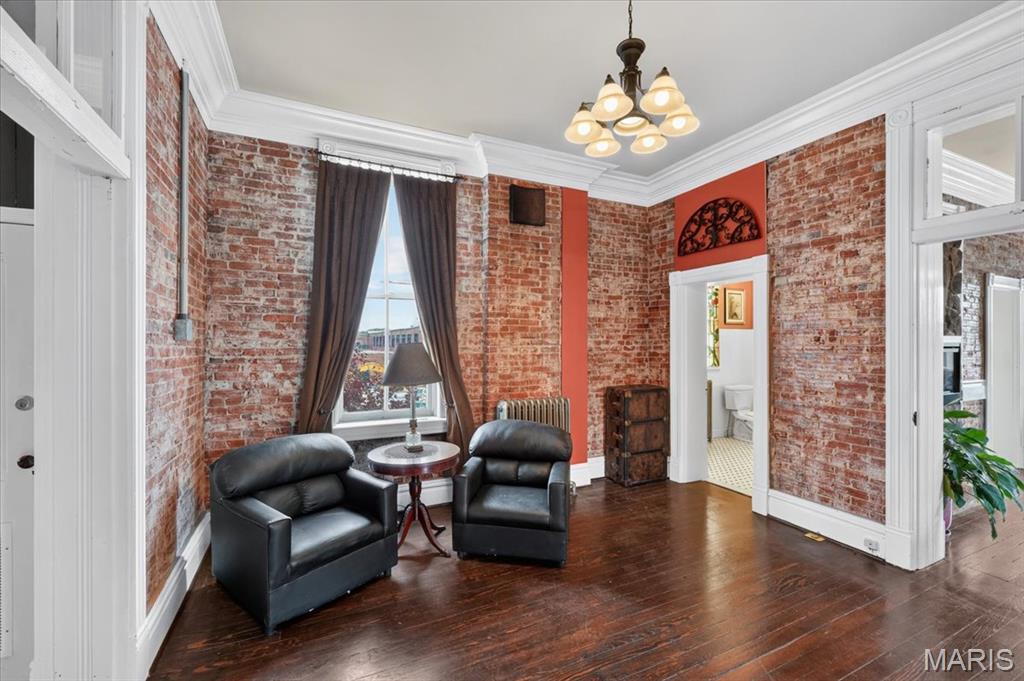 City/Stcharles - Commercial Sale