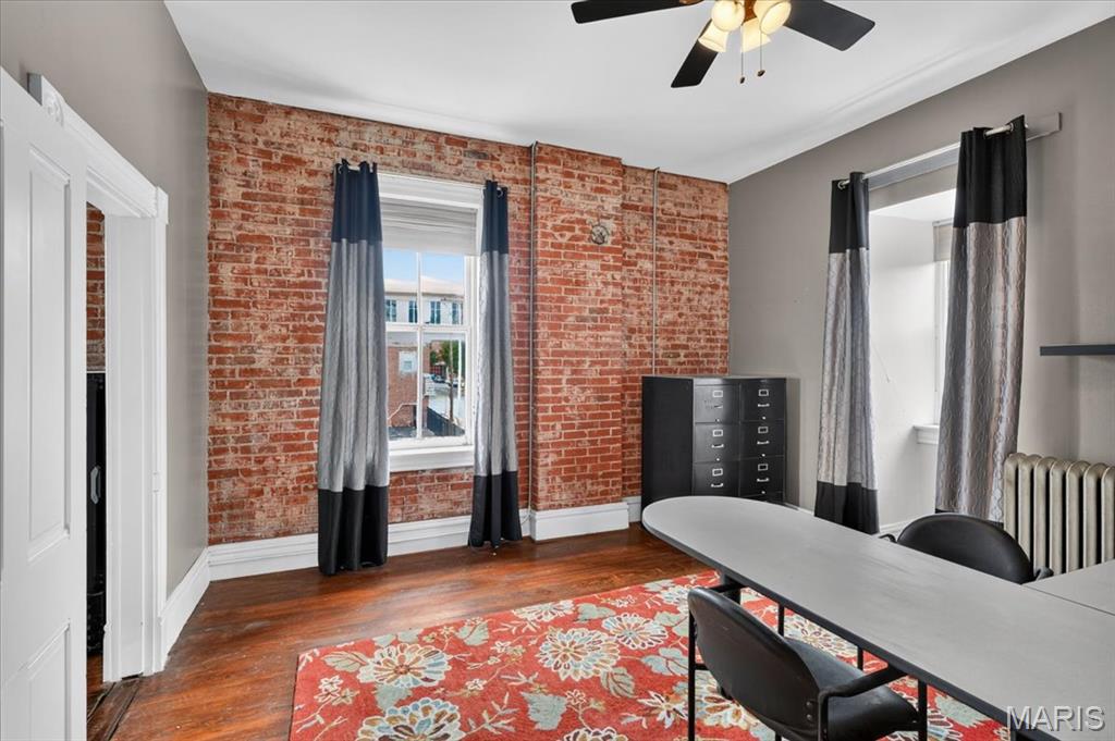 City/Stcharles - Commercial Sale