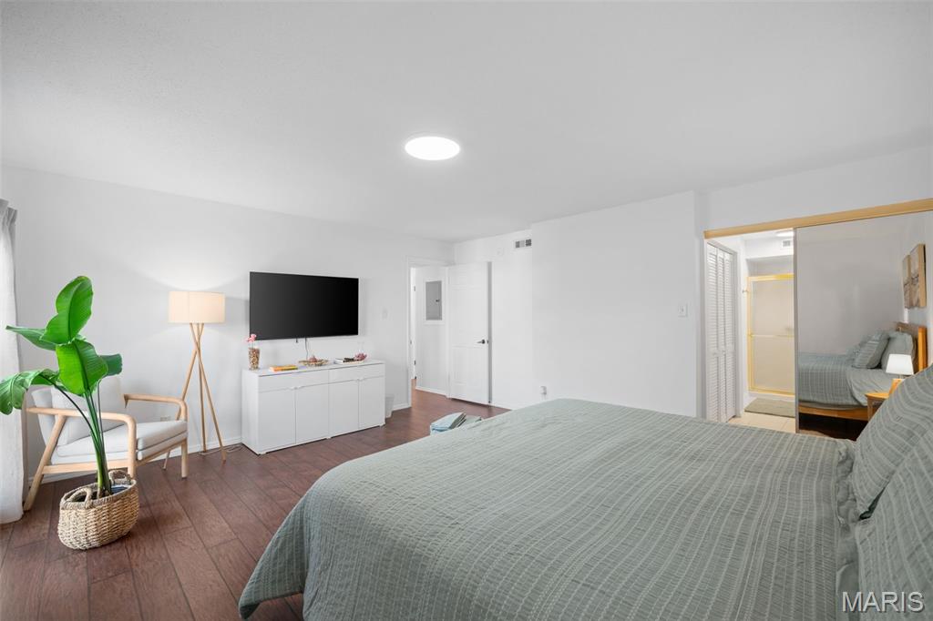 Cambridge Courts Condo - Residential