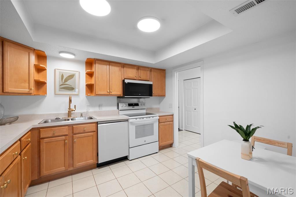 Cambridge Courts Condo - Residential