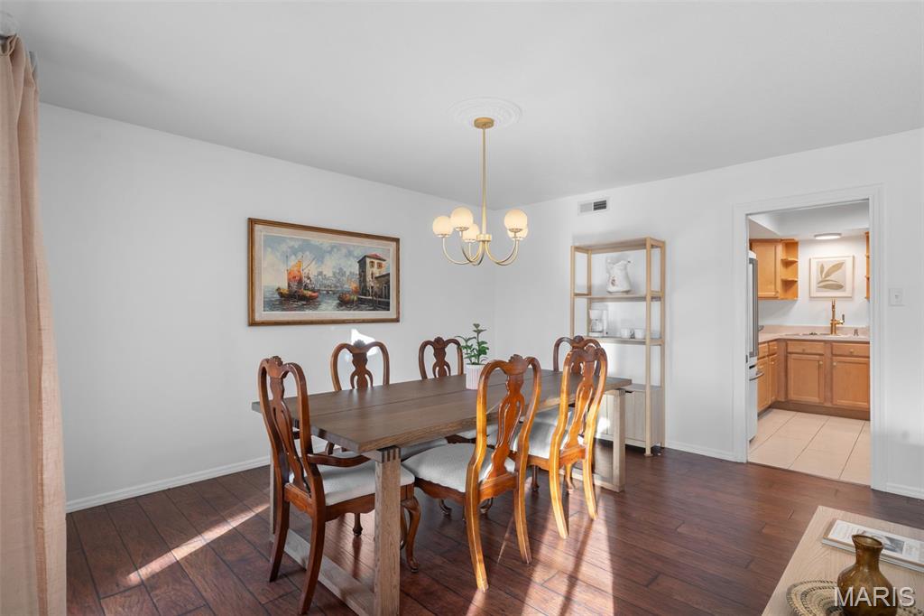 Cambridge Courts Condo - Residential