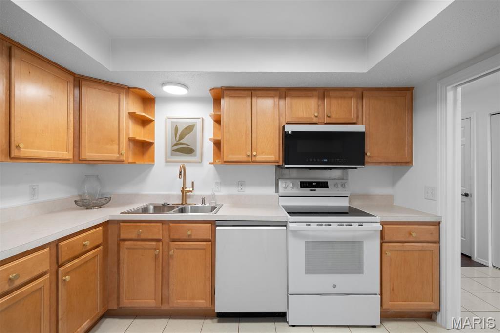 Cambridge Courts Condo - Residential