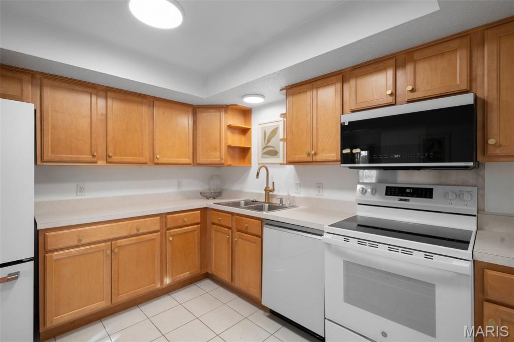 Cambridge Courts Condo - Residential