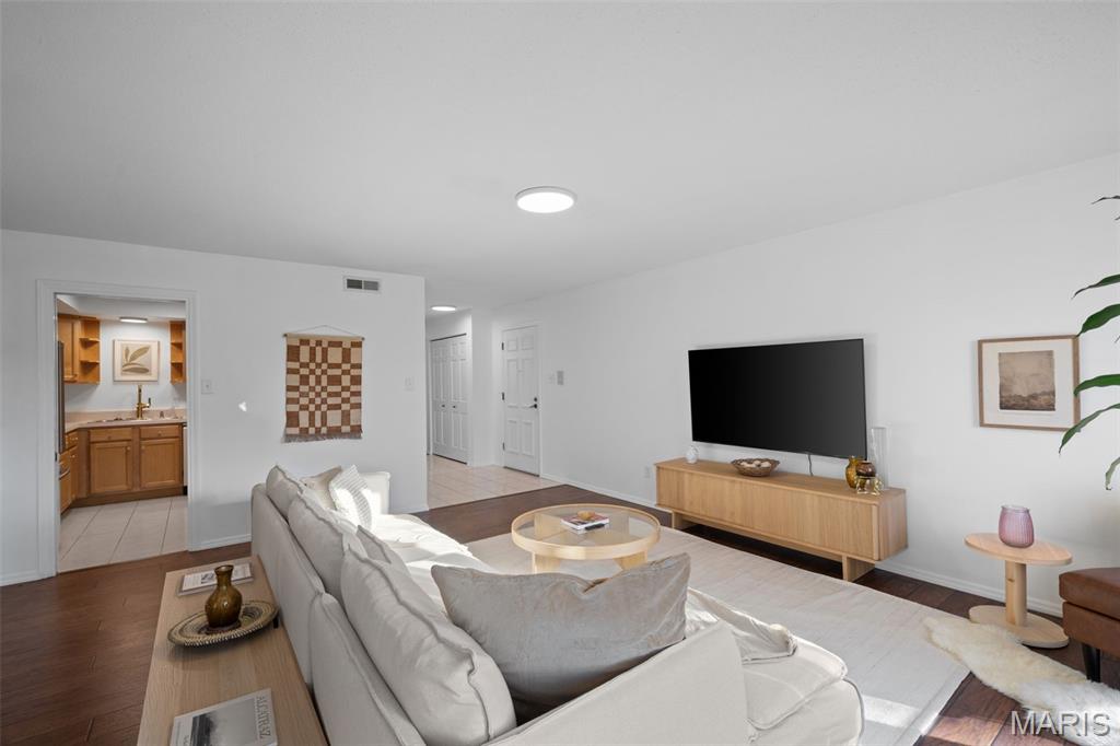 Cambridge Courts Condo - Residential