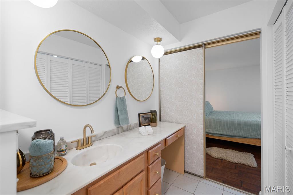 Cambridge Courts Condo - Residential