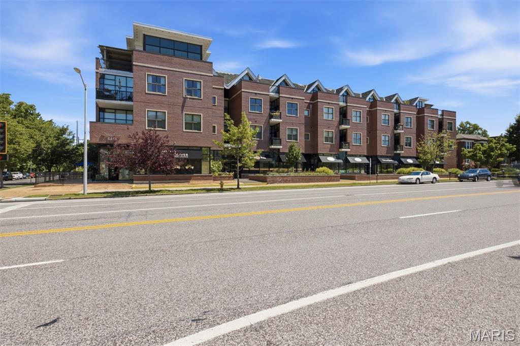 Sophisticated luxury living in the heart of Clayton. This exceptional residence showcases refined finishes, soaring 10-foot ceilings, and an airy open-concept design enhanced by expansive floor-to-ceiling windows and abundant natural light.
The designer kitchen is appointed with custom cabinetry, granite countertops, stainless steel appliances, and a generous pantry, flowing seamlessly into the spacious living and dining areas. A private balcony extends the living space and provides the perfect setting for morning coffee or evening relaxation.
The tranquil primary suite serves as a private retreat, featuring a customized walk-in closet, newly installed electrical shades, and a spa-inspired bath with double vanities, a soaking tub, and a walk-in shower. A well-appointed secondary bedroom and full bath offer comfort and flexibility for guests or a home office.
Additional highlights include hardwood flooring throughout the main living areas, in-unit laundry, two garage parking spaces, private EV charging, dedicated storage, and secure elevator access.
Perfectly positioned just steps from the acclaimed dining and neighborhood charm of DeMun and moments from Forest Park, this turnkey residence offers an unparalleled blend of luxury, convenience, and walkability in one of Clayton's most coveted locations.