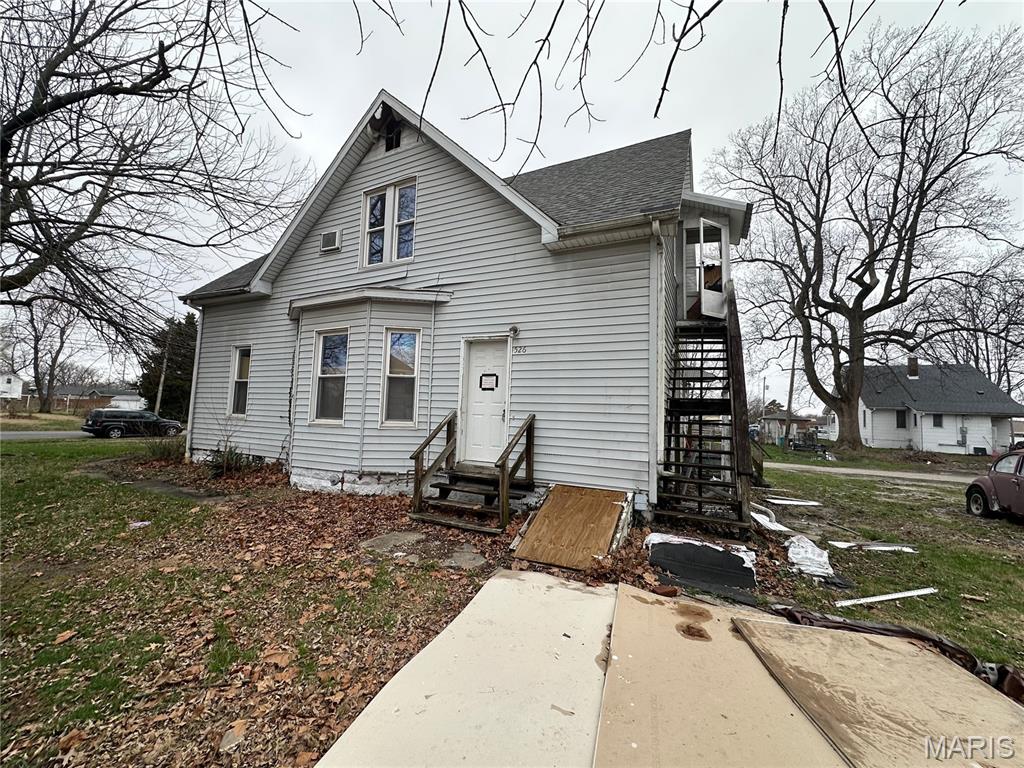 Recently was a duplex but was once SFR being sold as-is and is ready for your updates. New roof 2023. Seller to make no repairs or obtain passed occupancy. Buyer to verify square footage, room count, utilities, and all other MLS information. Agent related.
