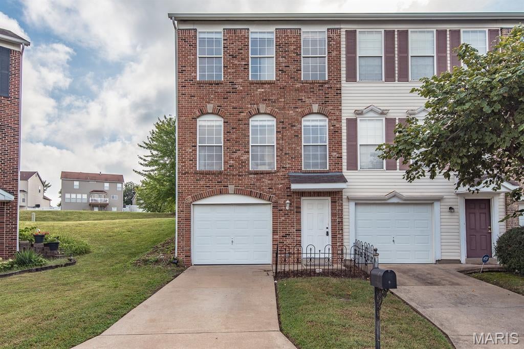 Beautifully updated and move-in ready 3 bedroom- 2.5-bathroom townhome! This bright unit boasts stainless steel appliances and new granite countertops in the eat-in kitchen, a fully renovated main bathroom and partially updated master and half baths, and new LPV, carpet and paint throughout. Plus a brand new water heater to top it all off. Suburban setting close to highways, shopping and airport. Don’t miss this low maintenance gem!