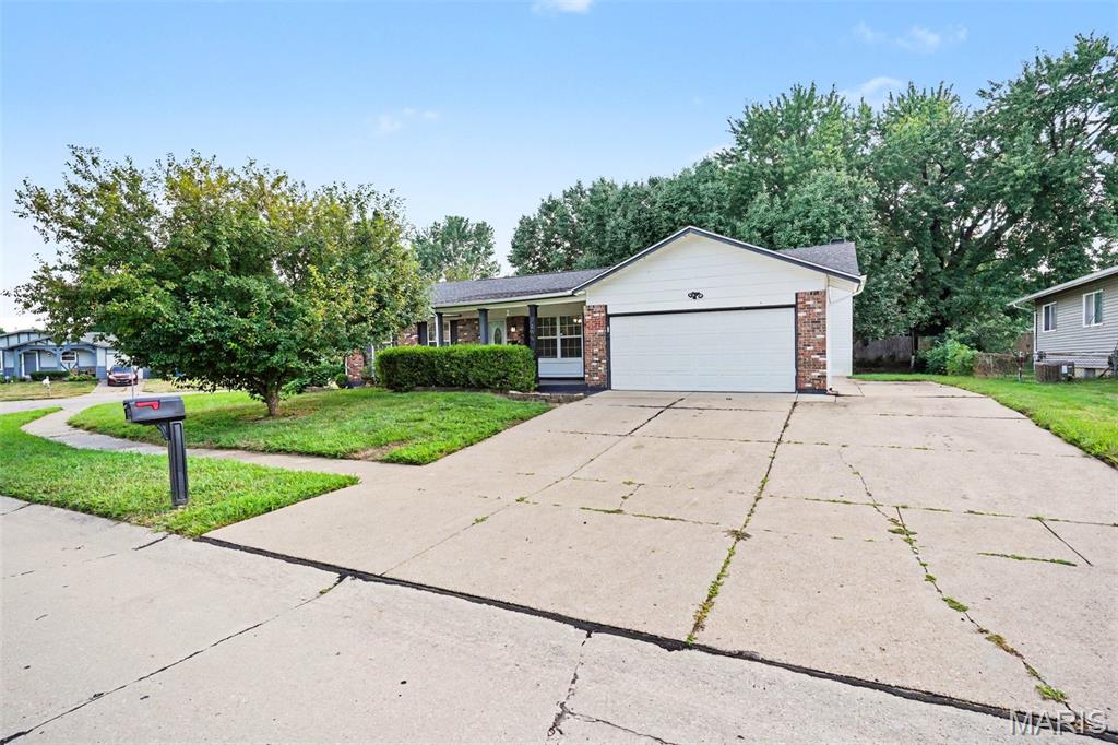 One or more photos are virtually staged. Welcome to this beautiful 3-bedroom, 2-bathroom home located in the desirable Wellington Chase neighborhood. This home features an inviting open floor plan that creates a seamless and airy flow between the main living areas, perfect for everyday living and entertaining. At the heart of the home, the kitchen is equipped with sleek granite countertops and modern stainless-steel appliances. The primary bedroom provides a private retreat, complete with its own dedicated en-suite bathroom. Additionally, the partially finished basement offers excellent versatile space that can easily serve as a media room, home gym, or recreation area to fit your lifestyle. Conveniently located near public schools, you are just a short drive away from beautiful Gulf beaches, shopping, dining, and other everyday amenities. 
Schedule your private showing today!