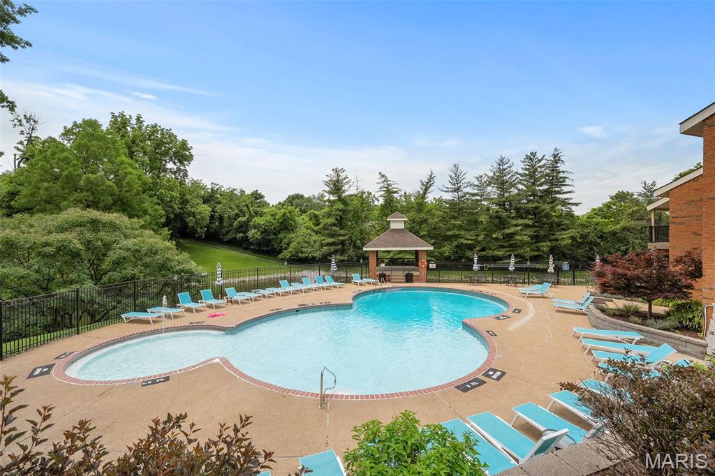 Greenbriar Condo - Residential
