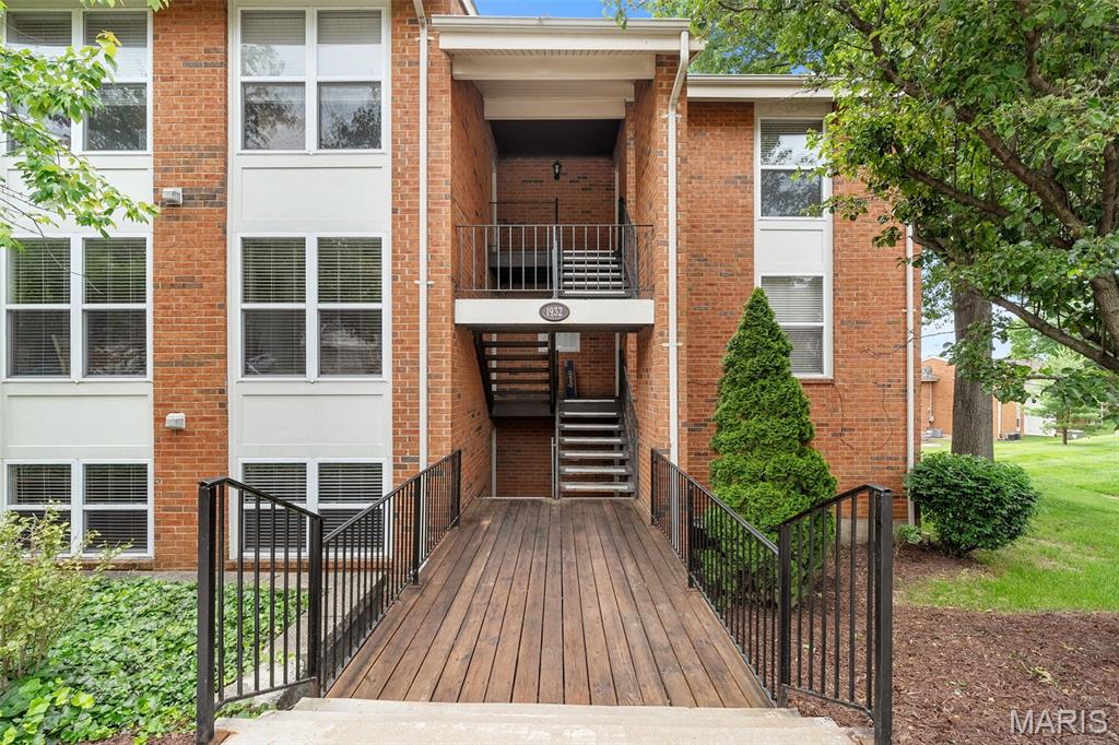 Fantastic, well-maintained condo in Kirkwood, close to so much! This 2bd/2ba unit features over 1,200 sq. ft. of living space, and features a great layout, with lots of options. The private deck, just off the living room, provides space to relax outside. The kitchen has additional space for a breakfast nook or office, and that is separate from the dining area! Primary bedroom features a great walk-in closet and en suite bath. In-unit laundry, additional storage, and so much more. Plus, the Greenbriar condos feature walking trails, tennis courts, a spacious clubhouse, and an amazing outdoor pool. Don't miss this great space, and schedule your showing today!