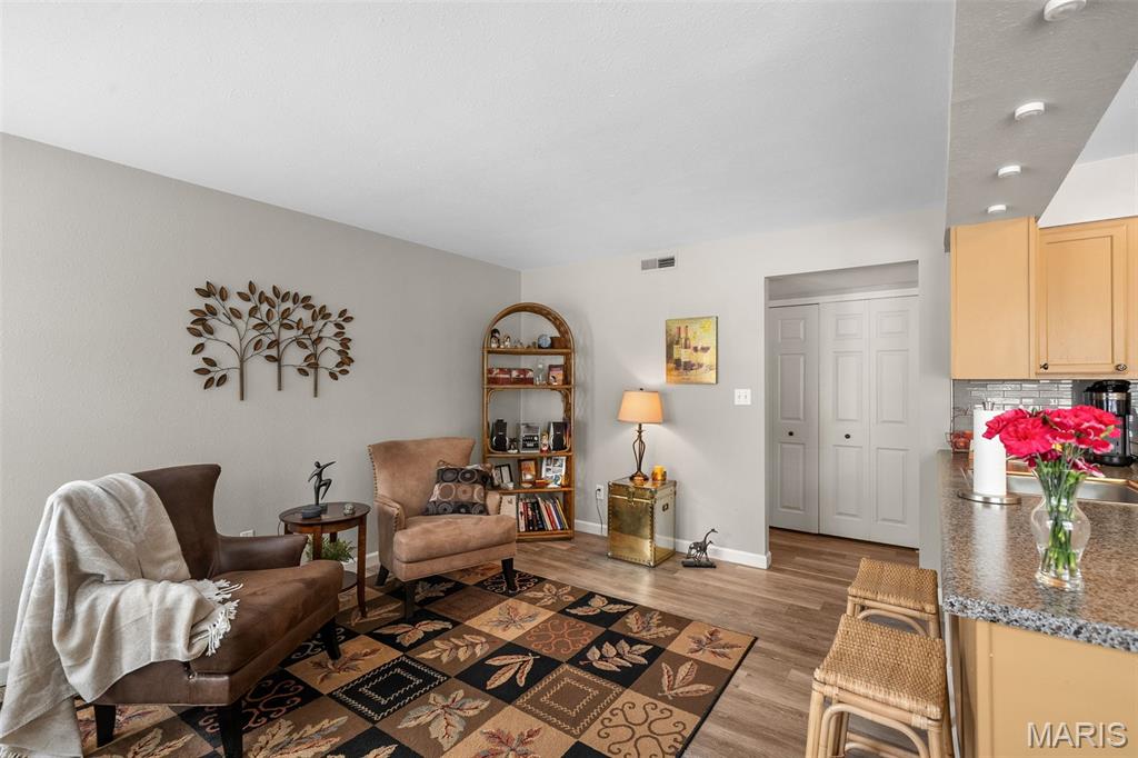 Greenbriar Condo - Residential