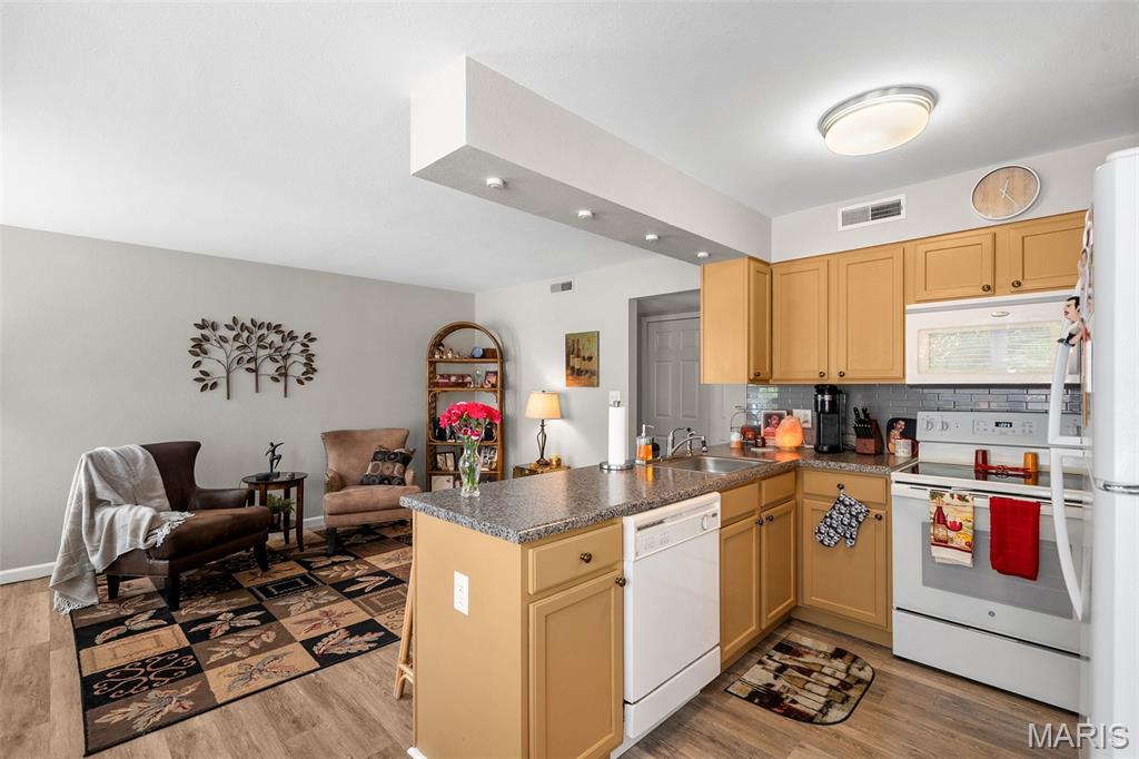 Greenbriar Condo - Residential