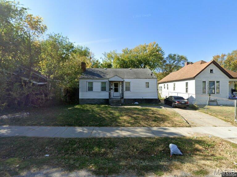 This Property will be auctioned on Auction.com - please go to the website, register an account and submit your offer(s). Estimated as 3BR/1BA with 962 sq ft PLUS 962 sq ft full basement for a total of 1924 sq ft. Built 1948 in ESL 62204 zip! Full basement adds square footage and storage. 62204 zip demonstrates stronger ESL market fundamentals. Perfect for investors targeting family demographics, rental portfolio builders where bathroom count impacts tenant quality, contractors, ESL market specialists comfortable with 62204 area. Exterior showing (curb viewing) only. NO inside showings available, no more inside pictures available. No contingencies will be accepted. Cash sale only. Sold "where is and as is" No Survey or Keys Provided. Interior Access for Home Inspections Will Not Be Granted. Listing Information May Not Be Accurate. Buyers Must Do Their Own Due Diligence to Verify Number of Beds, Baths, Square Footage, Room Sizes, Lot Size & Any Other Property Details. Photos, Marketing Comments, and Due Diligence Items are Provided for Guidance Purposes Only. By Making an Offer on This Property, the Buyer Represents They Have Independently Verified All Information and Have Made the Decision to Make an Offer Based Upon Their Own Investigation.