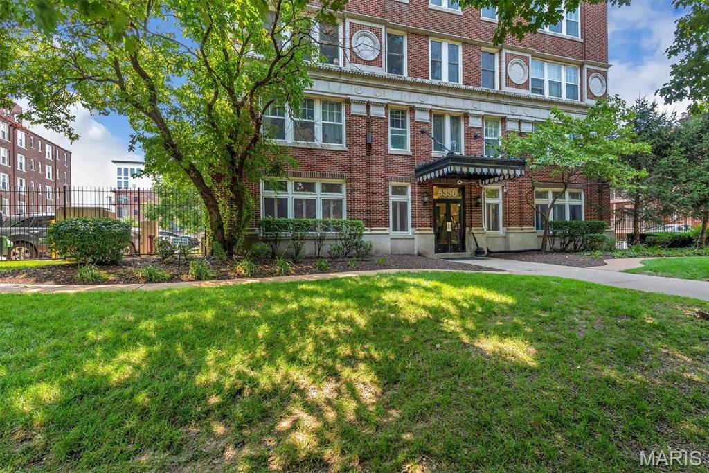 5330-5360 Pershing Condo - Residential