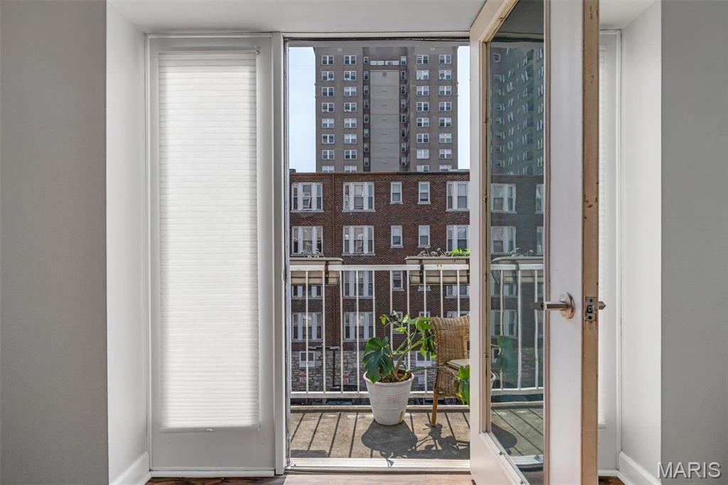 5330-5360 Pershing Condo - Residential