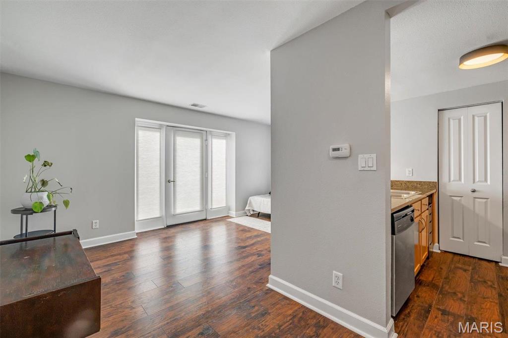 5330-5360 Pershing Condo - Residential