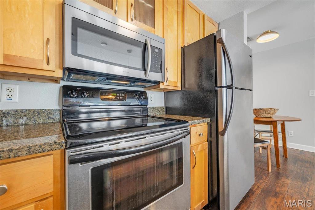 5330-5360 Pershing Condo - Residential
