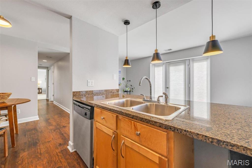 5330-5360 Pershing Condo - Residential