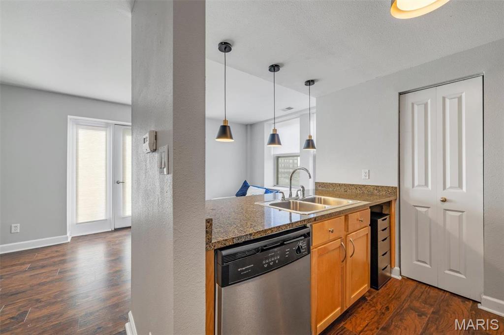 5330-5360 Pershing Condo - Residential