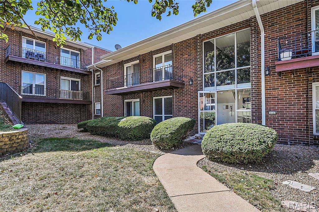 Welcome to 10364 Forest Brook Unit E! This beautifully renovated 2BR/2BA condo in the Lin Capri Complex is updated throughout.  The condo comes with 2 underground garage parking spaces and a separate storage unit. Building amenities include outdoor pool, clubhouse, and shared laundry facility. This home is pet friendly. Tenant responsible for electric and gas. Security deposit equal to one month’s rent. Location: Upper Level